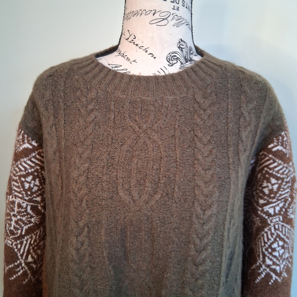 Elegant Olive and Brown Cable Knit Sweater - Picture 8 of 14